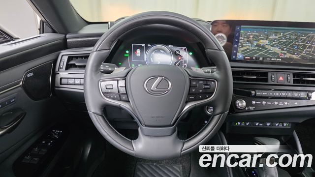 Lexus ES300h (VII) Executive 2023 — фото 14
