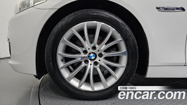 BMW 5 Series (F10) 520d Luxury Plus 2016 — фото 5