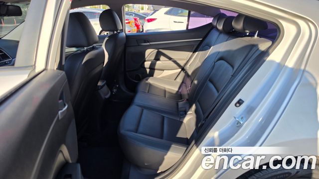 Hyundai Avante (AD) 1.6 e-VGT SMART 2016 — фото 11