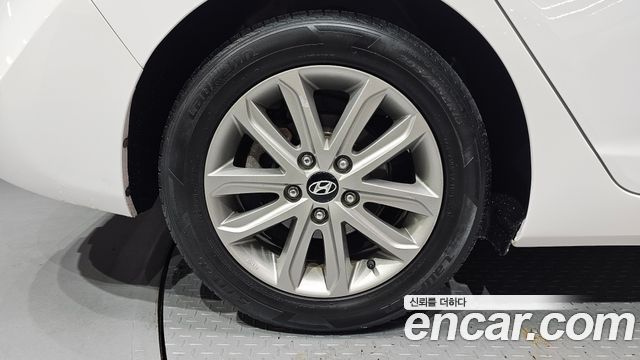 Hyundai Avante 1.6 GDi Modern Standard 2014 — фото 5