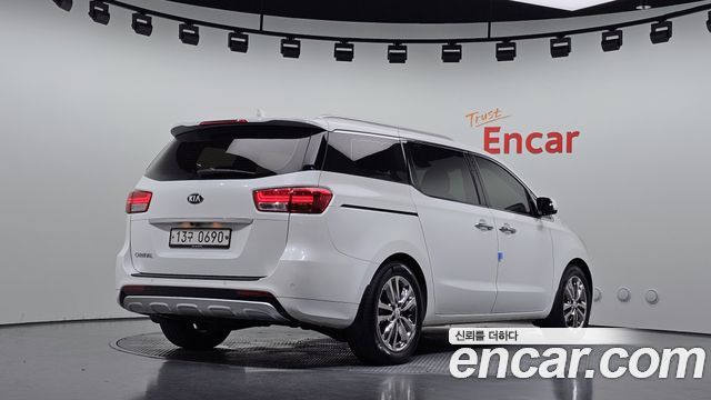 Kia Carnival 9-seater Noblesse 2016 — фото 2