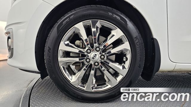 Kia Carnival 9-seater Noblesse 2016 — фото 5