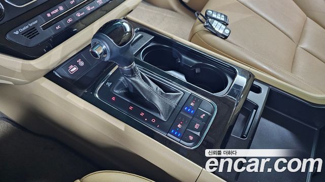 Kia Carnival 9-seater Noblesse 2016 — фото 9