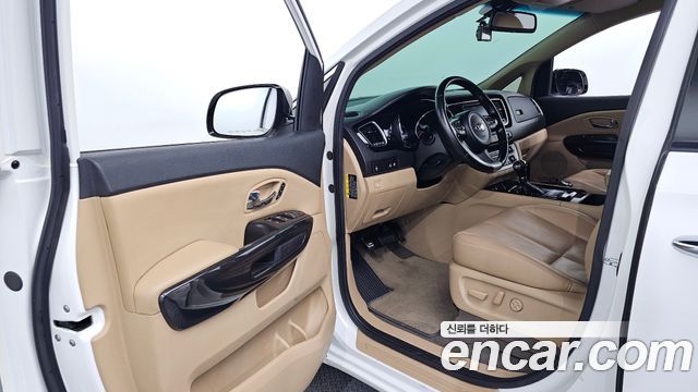 Kia Carnival 9-seater Noblesse 2016 — фото 10