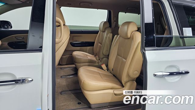 Kia Carnival 9-seater Noblesse 2016 — фото 11