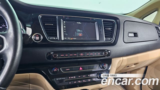 Kia Carnival 9-seater Noblesse 2016 — фото 12