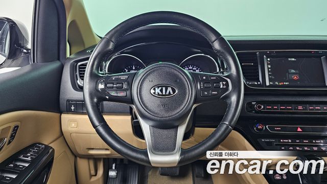 Kia Carnival 9-seater Noblesse 2016 — фото 13