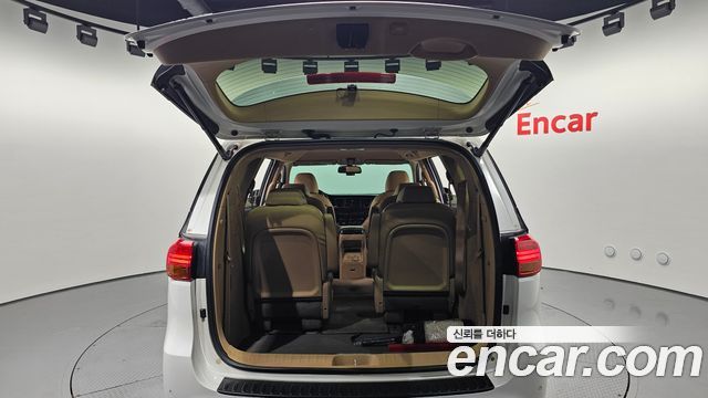 Kia Carnival 9-seater Noblesse 2016 — фото 17
