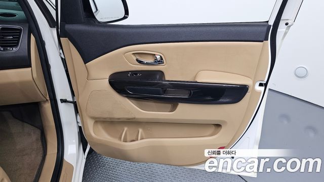 Kia Carnival 9-seater Noblesse 2016 — фото 25
