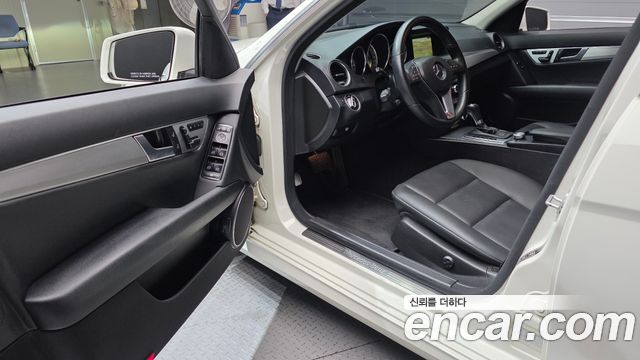 Mercedes-Benz C-Class (W204) C200 CGI AVANTGARDE 2012 — фото 10