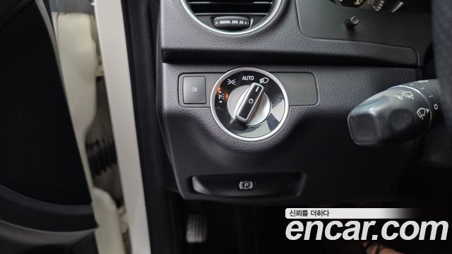 Mercedes-Benz C-Class (W204) C200 CGI AVANTGARDE 2012 — фото 20