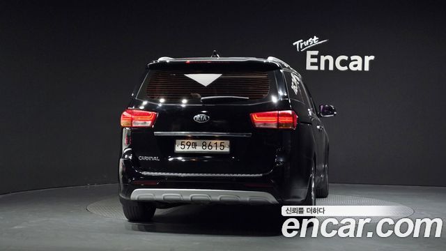 Kia Carnival 9-seater Noblesse 2016 — фото 4