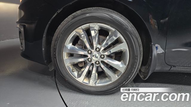 Kia Carnival 9-seater Noblesse 2016 — фото 5