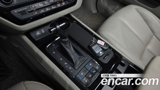 Kia Carnival 9-seater Noblesse 2016 — фото 9