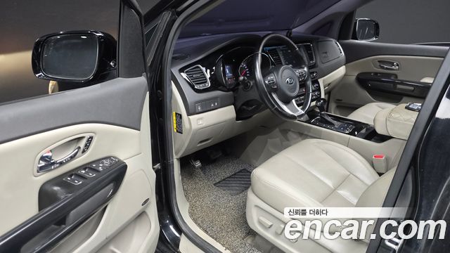 Kia Carnival 9-seater Noblesse 2016 — фото 10