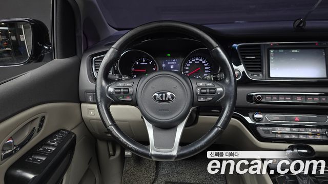 Kia Carnival 9-seater Noblesse 2016 — фото 12