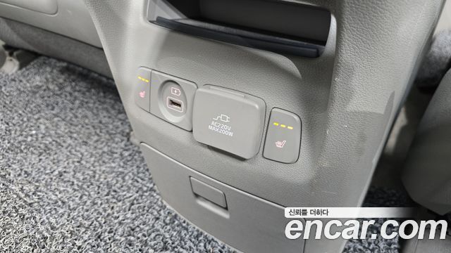 Kia Carnival 9-seater Noblesse 2016 — фото 18