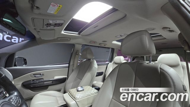 Kia Carnival 9-seater Noblesse 2016 — фото 19