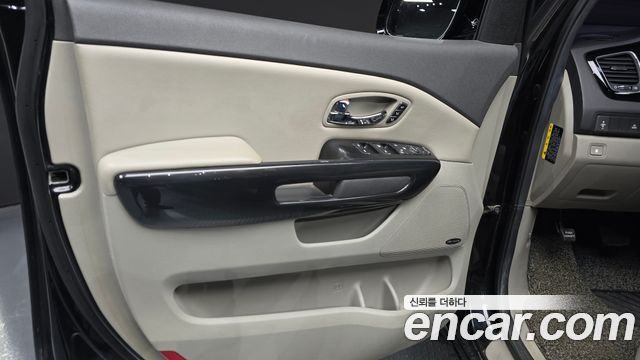 Kia Carnival 9-seater Noblesse 2016 — фото 24