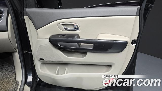 Kia Carnival 9-seater Noblesse 2016 — фото 25