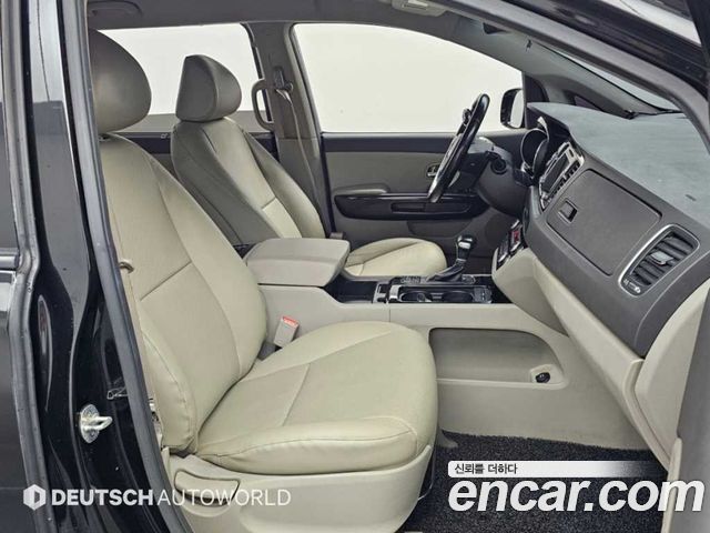 Kia Carnival 9-seater Prestige 2017 — фото 10