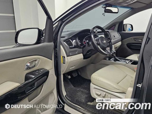 Kia Carnival 9-seater Prestige 2017 — фото 15