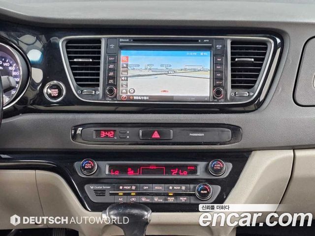 Kia Carnival 9-seater Prestige 2017 — фото 18