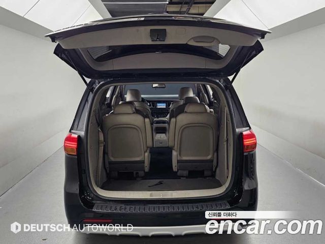 Kia Carnival 9-seater Prestige 2017 — фото 23