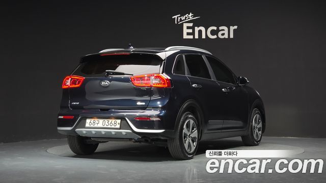 Kia Niro Prestige 2017 — фото 2