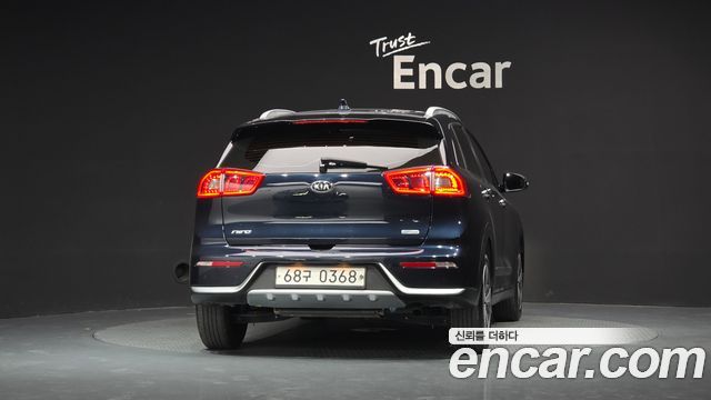 Kia Niro Prestige 2017 — фото 4