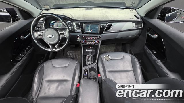 Kia Niro Prestige 2017 — фото 7