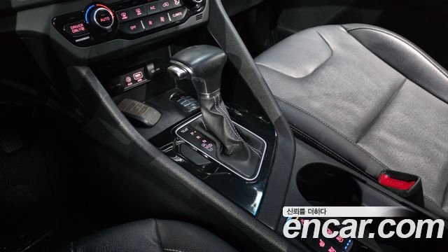 Kia Niro Prestige 2017 — фото 9