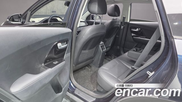 Kia Niro Prestige 2017 — фото 11