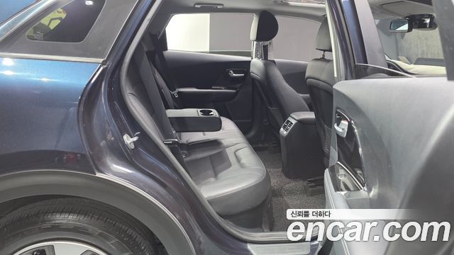 Kia Niro Prestige 2017 — фото 12