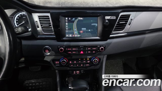 Kia Niro Prestige 2017 — фото 13