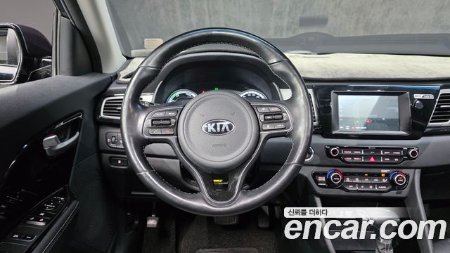 Kia Niro Prestige 2017 — фото 14
