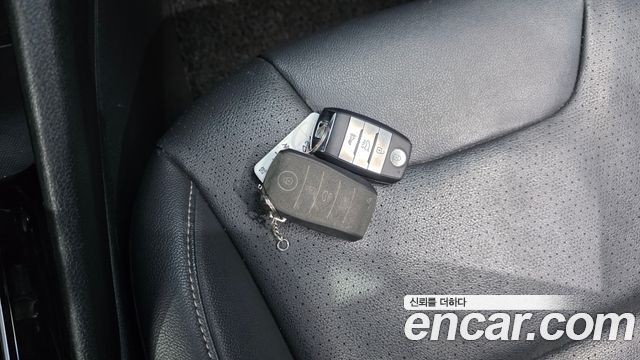 Kia Niro Prestige 2017 — фото 16