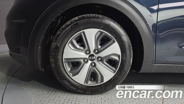 Kia Niro Prestige 2017 — фото 21