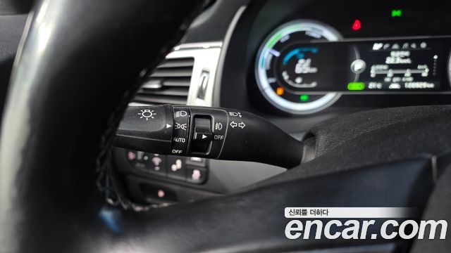 Kia Niro Prestige 2017 — фото 32