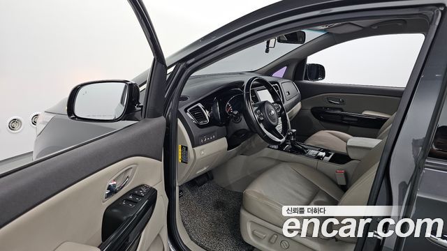 Kia Carnival 9-seater Prestige 2018 — фото 10