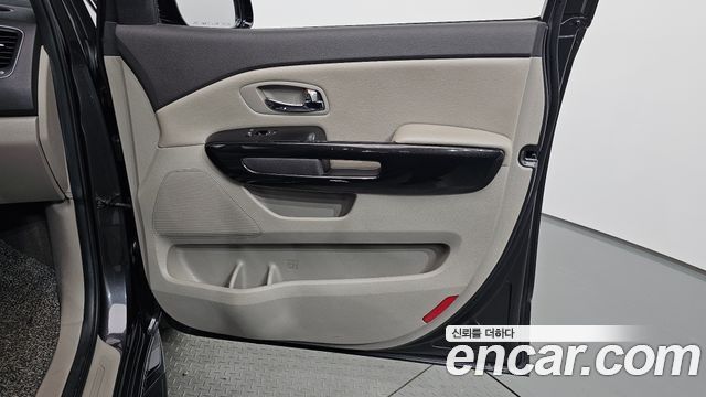 Kia Carnival 9-seater Prestige 2018 — фото 31