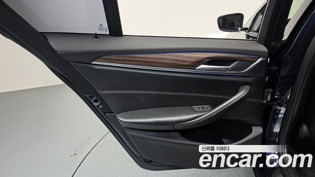 BMW 5 Series (G30) 520d xDrive Luxury Plus 2019 — фото 25