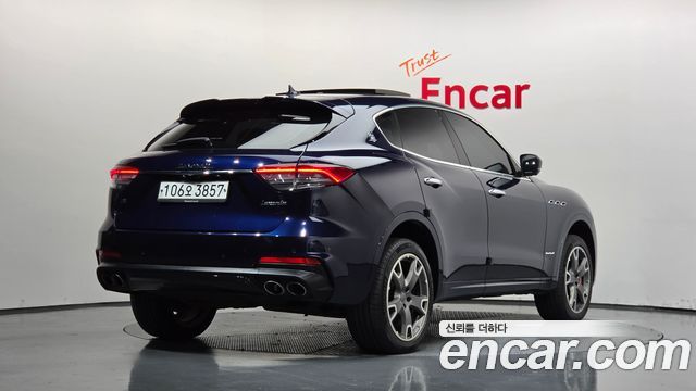 Maserati Levante 3.0 Diesel AWD GranSport 2019 — фото 2