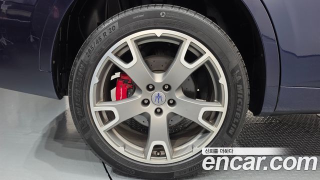 Maserati Levante 3.0 Diesel AWD GranSport 2019 — фото 5