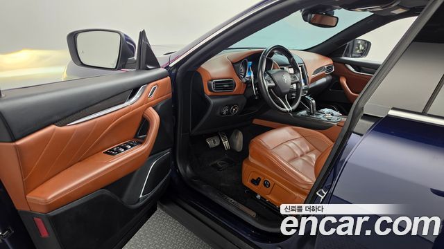 Maserati Levante 3.0 Diesel AWD GranSport 2019 — фото 10