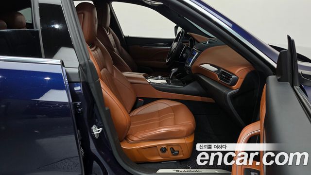 Maserati Levante 3.0 Diesel AWD GranSport 2019 — фото 11