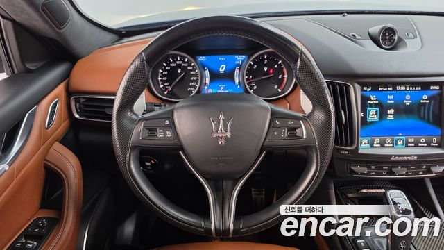 Maserati Levante 3.0 Diesel AWD GranSport 2019 — фото 13