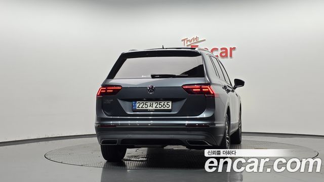 Volkswagen Tiguan Allspace 2.0 TDI Prestige 2020 — фото 4