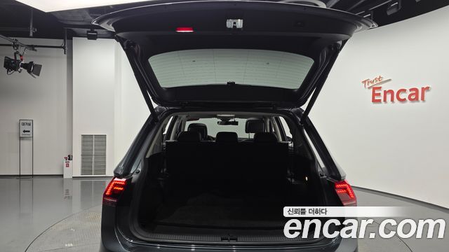 Volkswagen Tiguan Allspace 2.0 TDI Prestige 2020 — фото 20