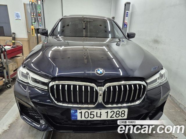BMW 5 Series (G30) 520i M Sport 2023 — фото 1